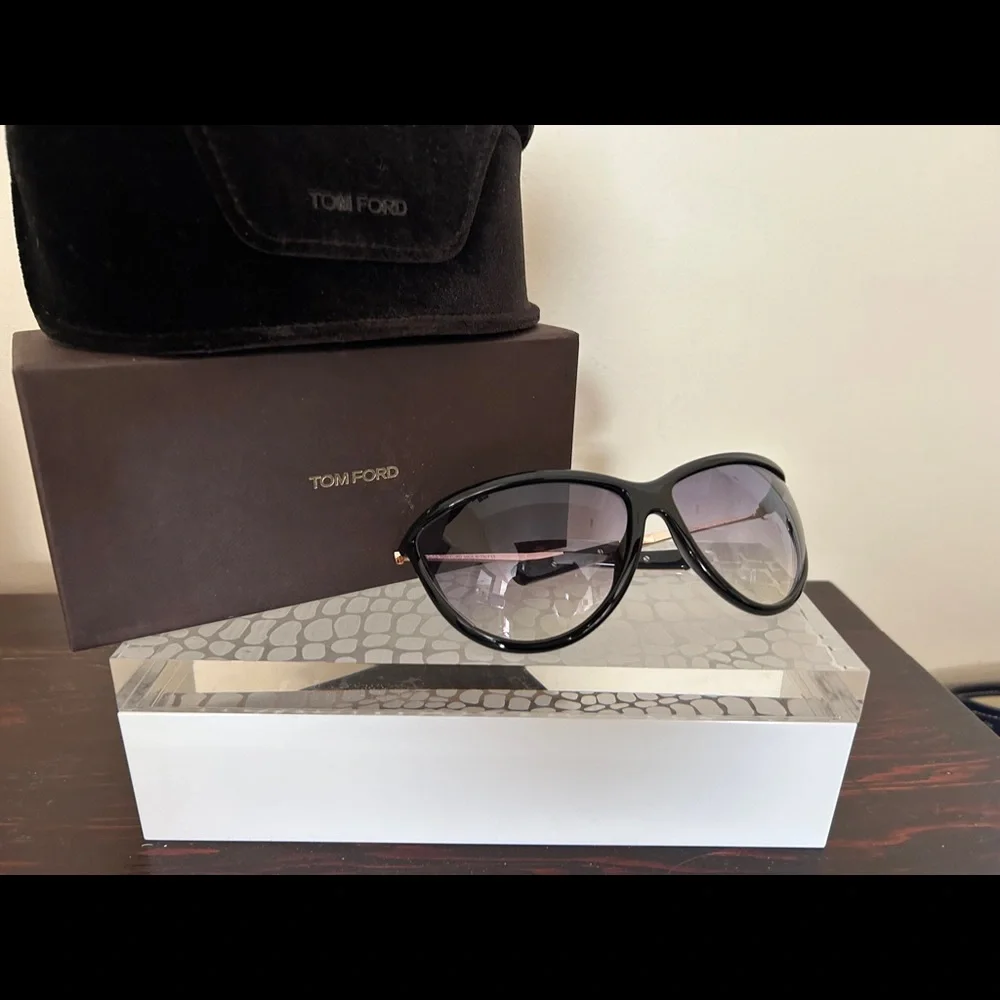 Tom Ford Black Sunglasses - Picture 2 of 3